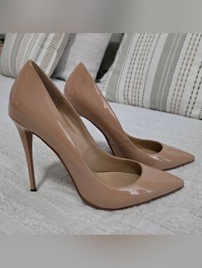 Up2Step Nude Patent Leather Pumps